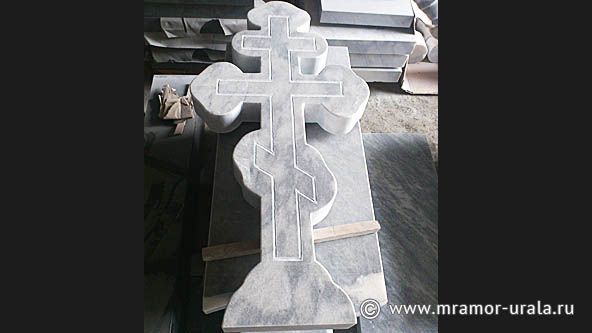 Памятник мраморный - крест с гравировкой